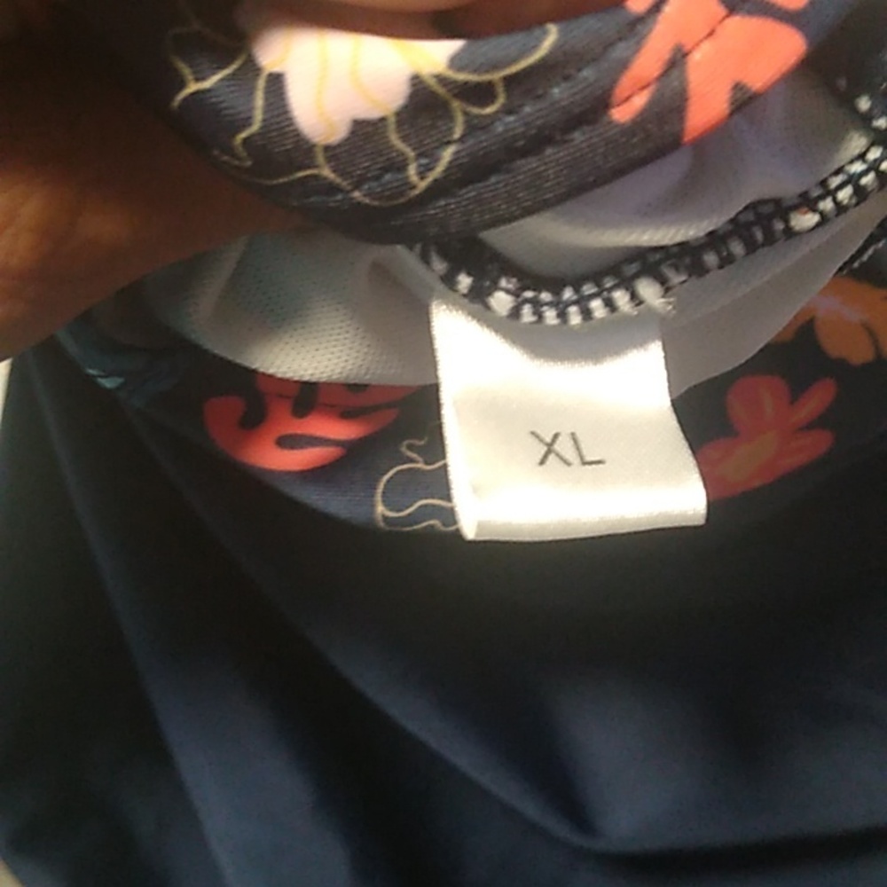Women's one-piece bathing suit. - Picture 3 of 5
